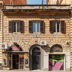 Termini Station Elegant And Roomy , Roma Italia